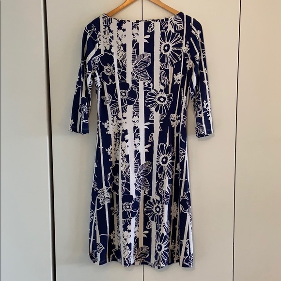 Professional and Flattering J. McLaughlin Dress - Picture 2 of 12